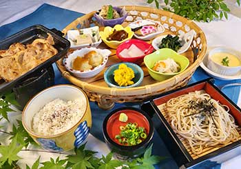 花かご膳・自家製豚みそ陶板焼きセット　3,300円（税込）